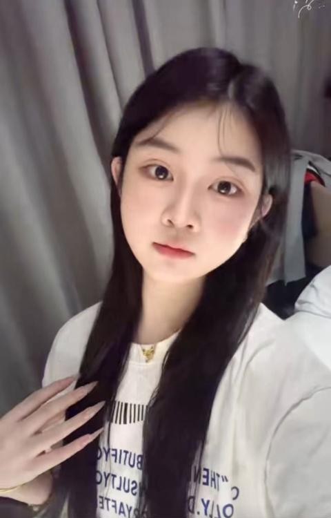 20岁白嫩微胖小妹