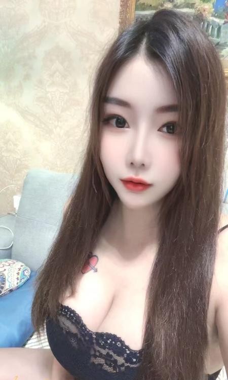 身材颜值俱佳欣欣