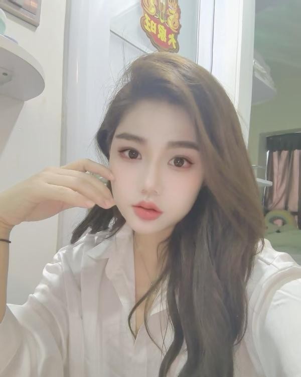 服务贴心小姐姐