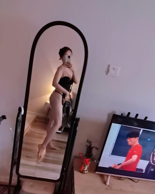 性感小长腿骚曼曼