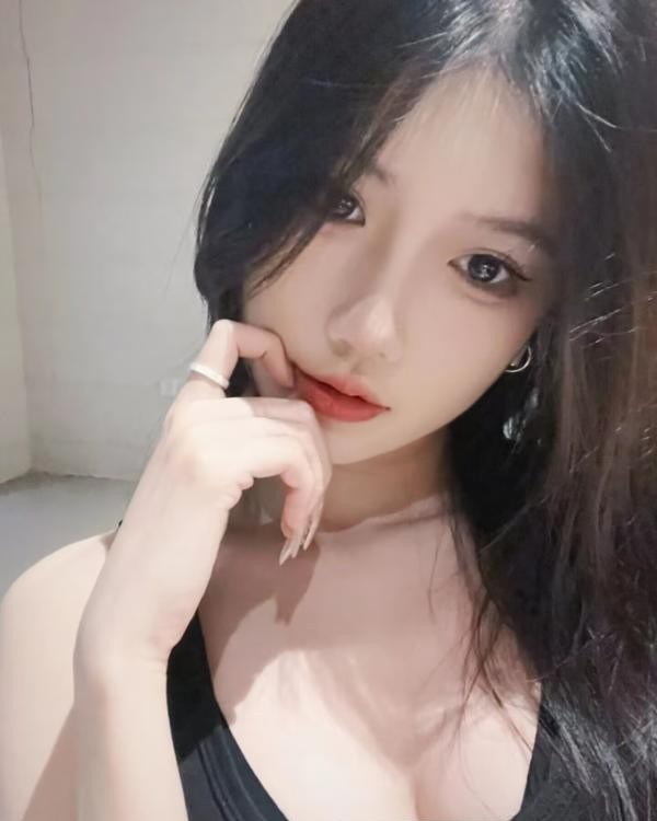 高颜值纯欲风妹子