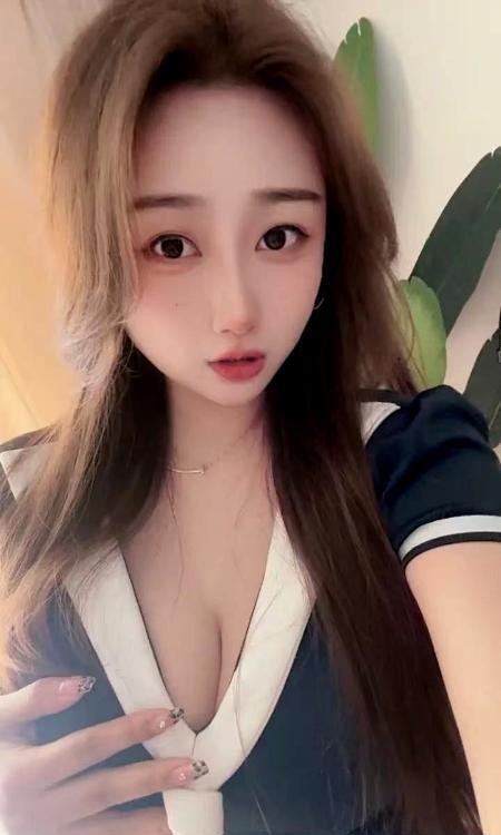 建邺性感美乳小燕