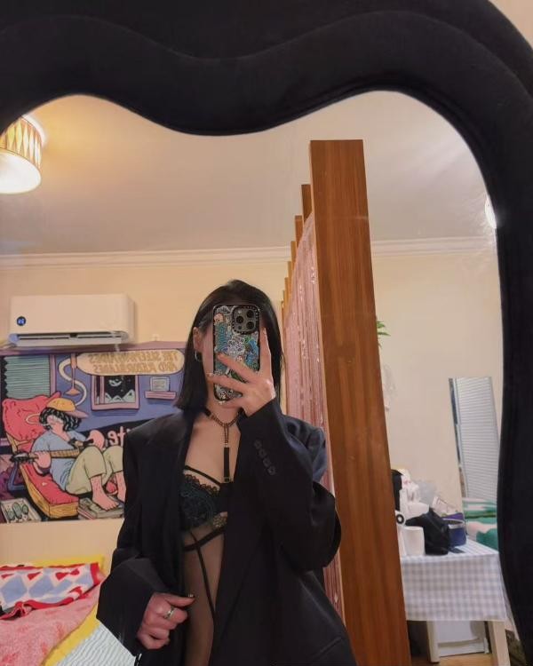 长宁气质短发御姐