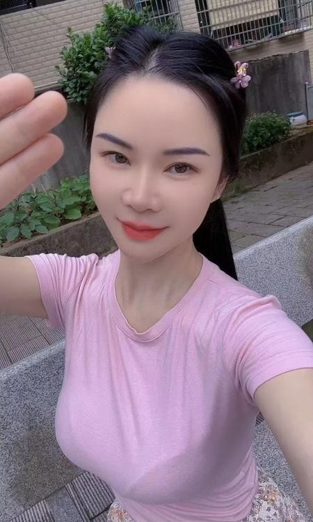 体育场少妇贝贝