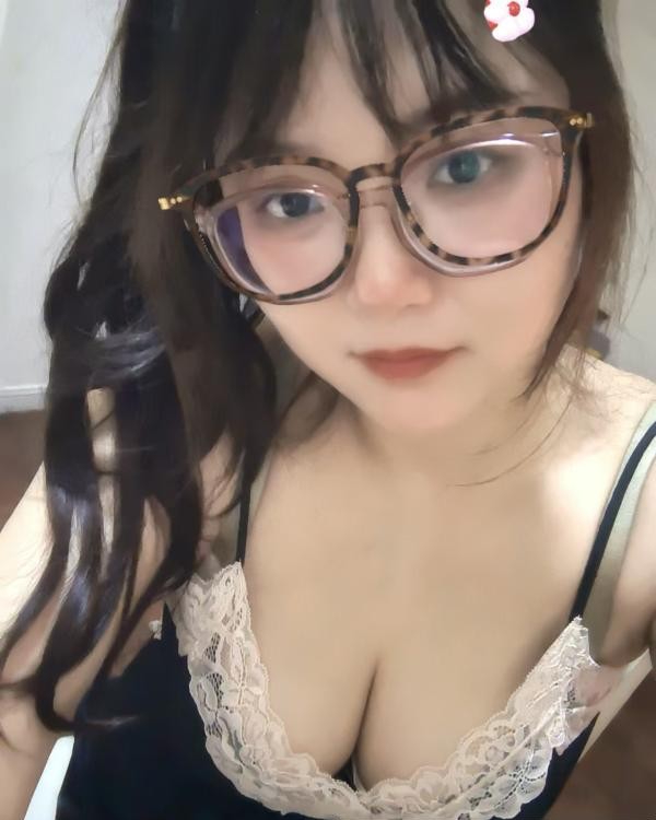 蜀山带眼睛的学姐