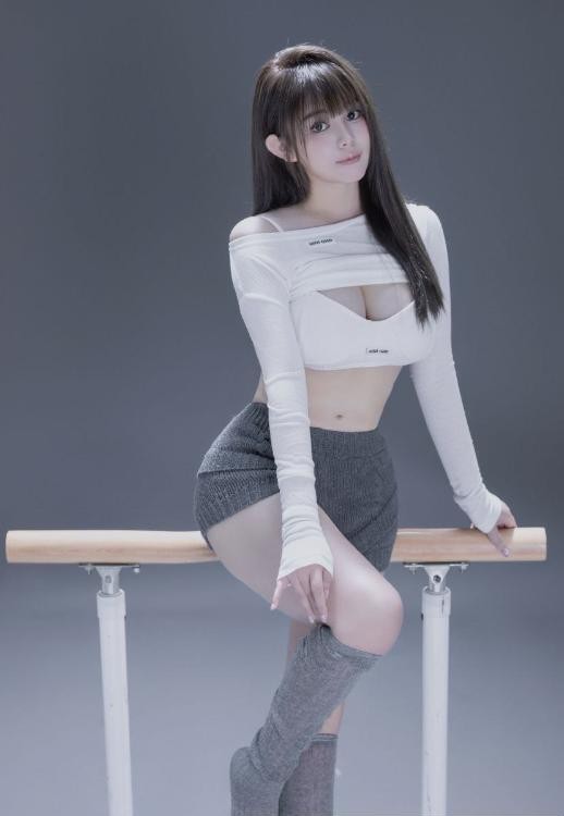 后入年轻大胸嫩妹