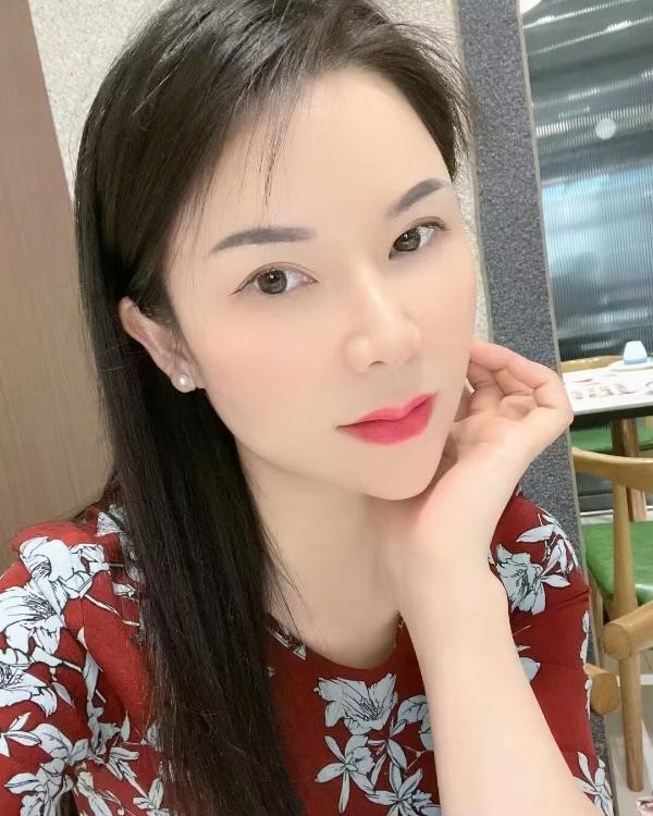 体育场少妇贝贝