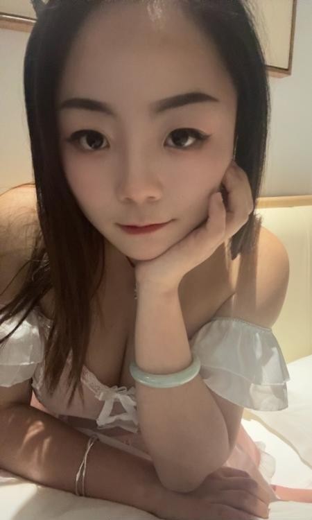 大胸服务型小姐姐