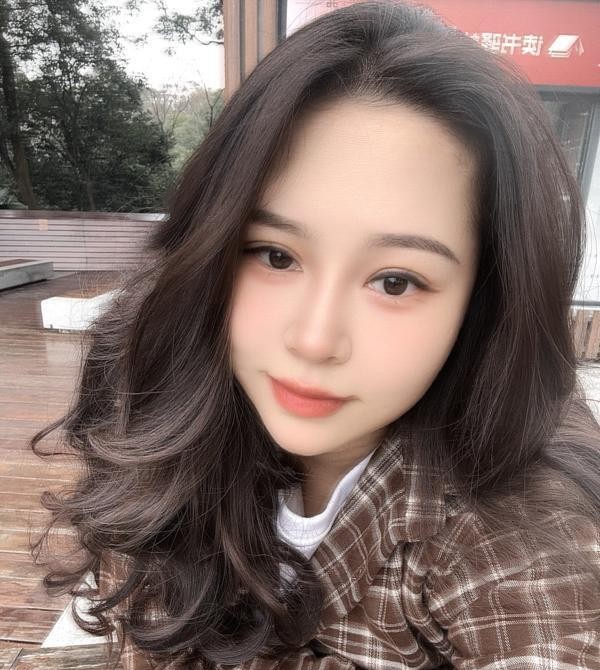 上城肤白美妹