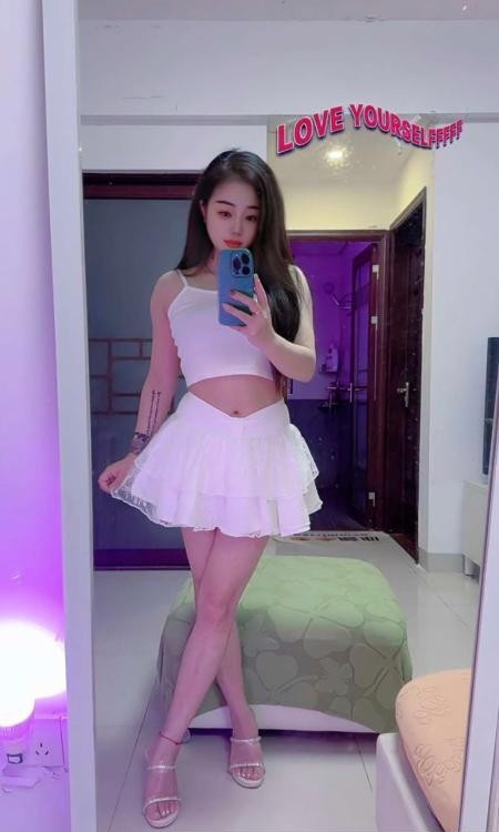 性感美妞小红花