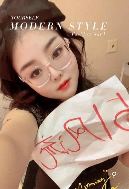 成都白嫩娇羞眼镜妹