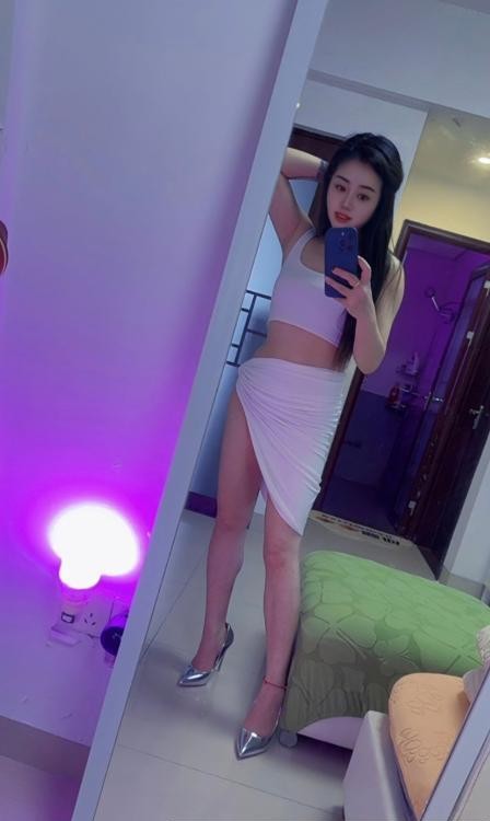 性感美妞小红花