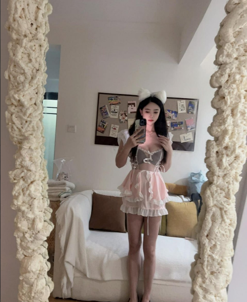 颜值系清纯邻家女孩