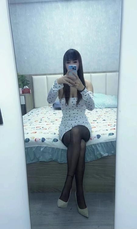 张府园苗条小少妇