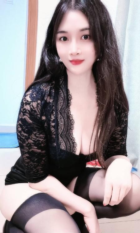 大胸翘臀风骚服务老师