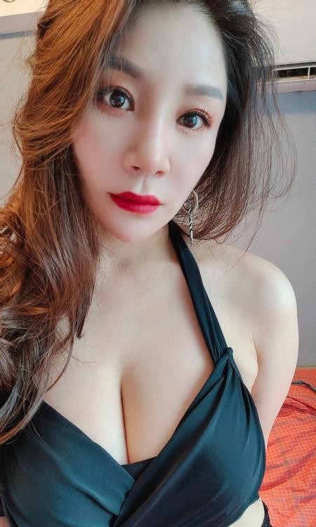 性感巨乳少妇红袖