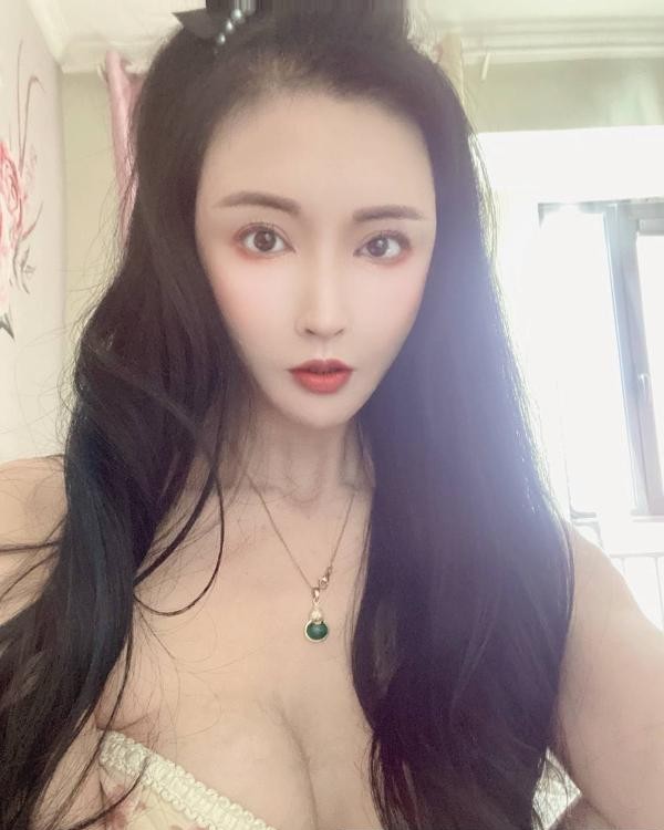 东区性感小姐姐