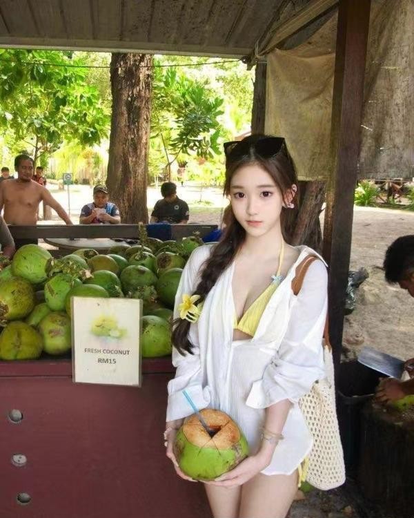 高颜值嫩妹