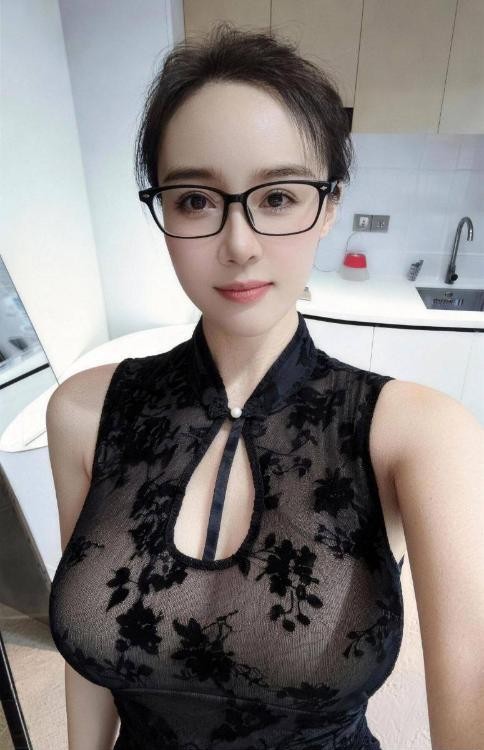 高挑服务系大胸老师