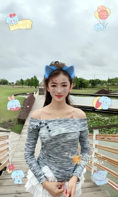 娇小型骚女小艾艾