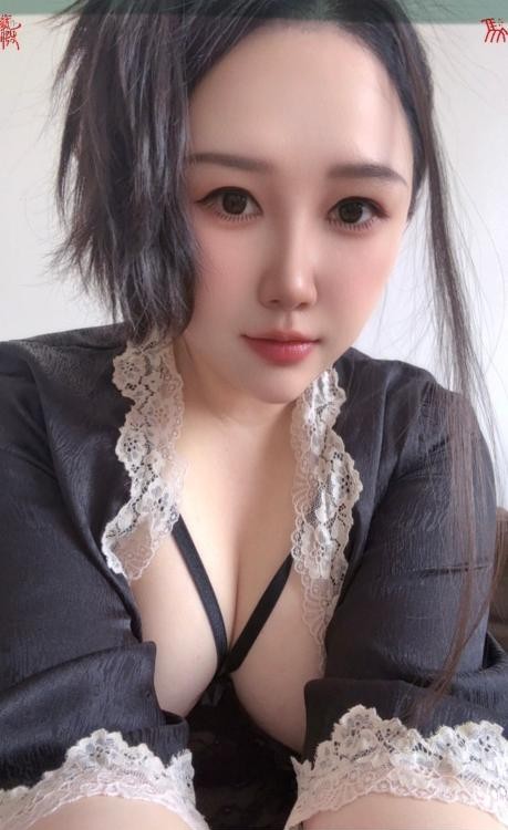 黑丝丰满小姐姐