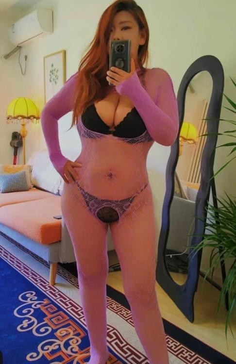 丰满肥臀风骚熟女