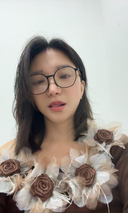 上城眼镜少妇小画