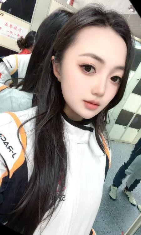 颜射口爆好身材嫩妹