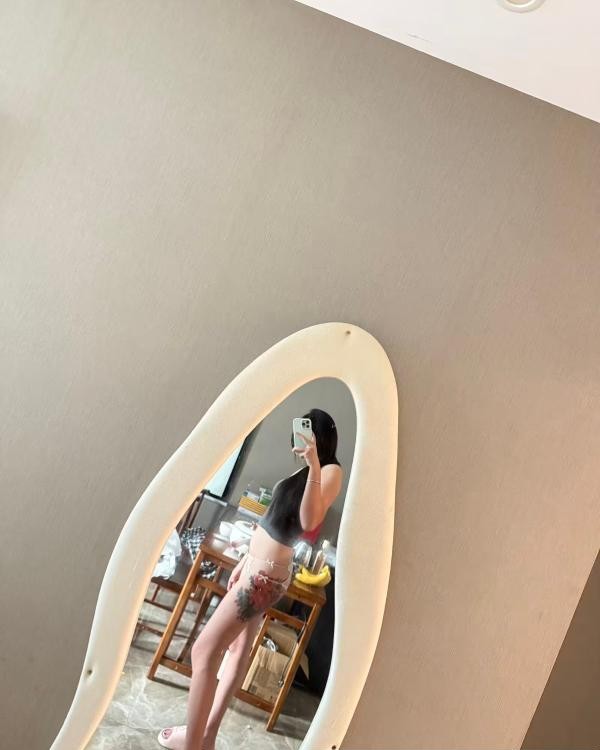 颜射口爆好身材嫩妹