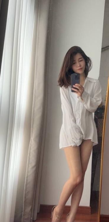 钟楼长腿颜值小姐姐