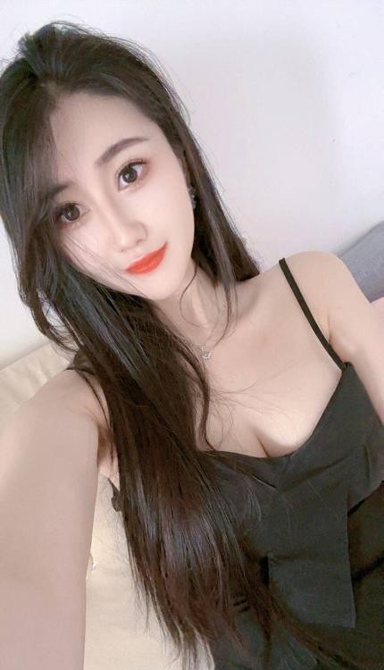 舌吻胸模御姐