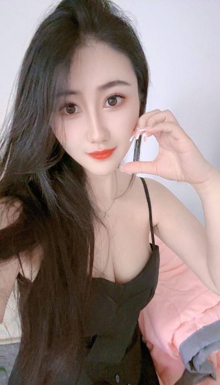 舌吻胸模御姐