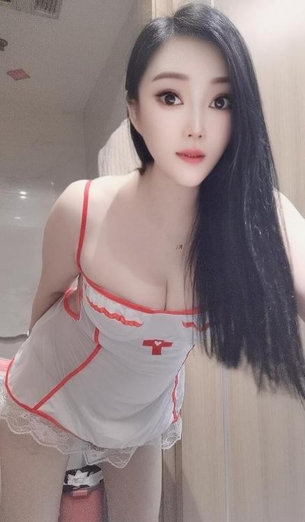 护士装依晨姐姐