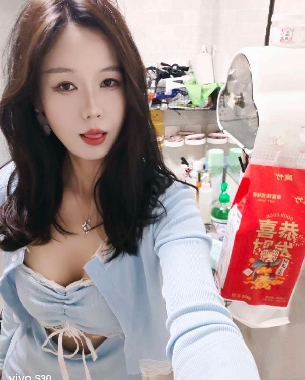 光谷红人媚老师