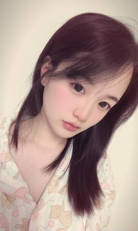 气质大胸嫩妹