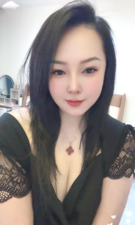 丰满美乳少妇