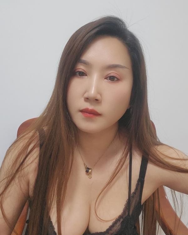 梅花园气质少妇