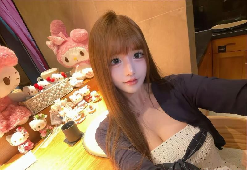清纯大胸妹子