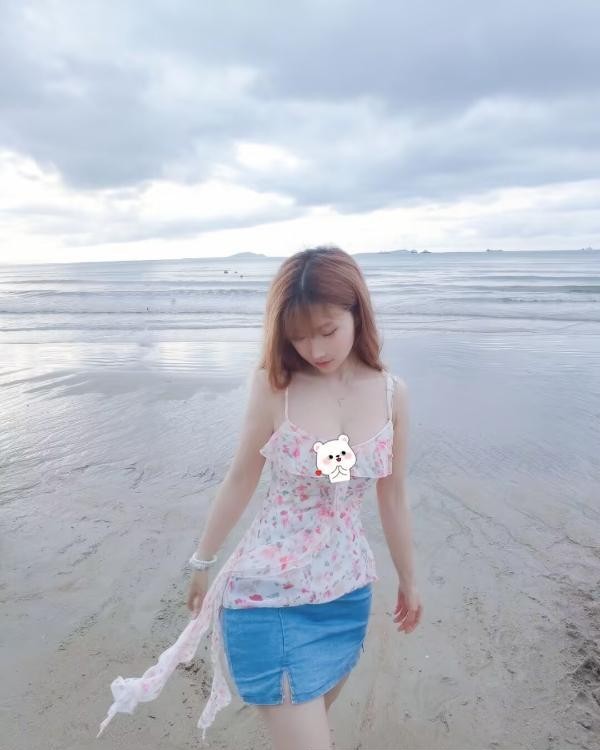 月亮岛温柔少妇