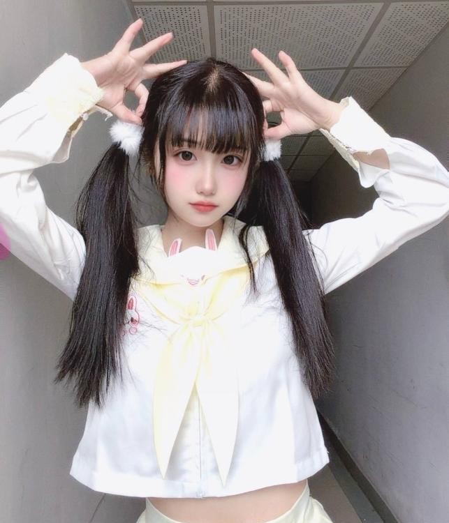 清纯二次元颜值嫩妹