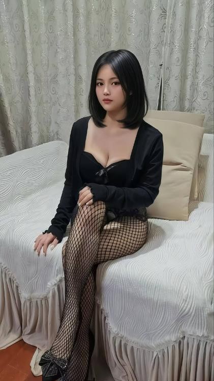 海珠性感大奶小八