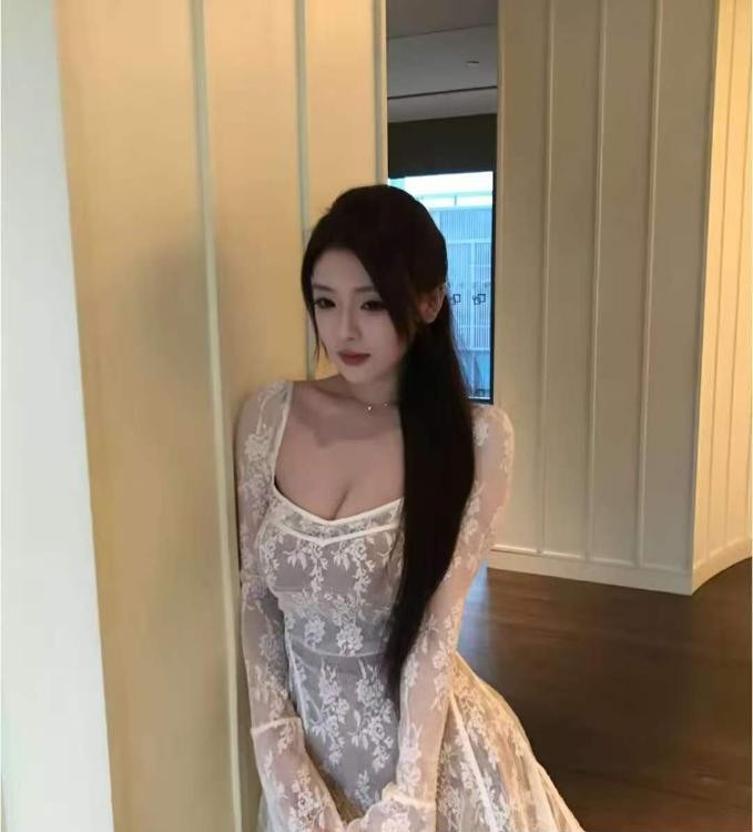 大胸多汁性感彤彤