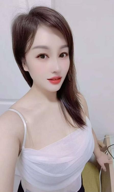 服务型大胸少妇