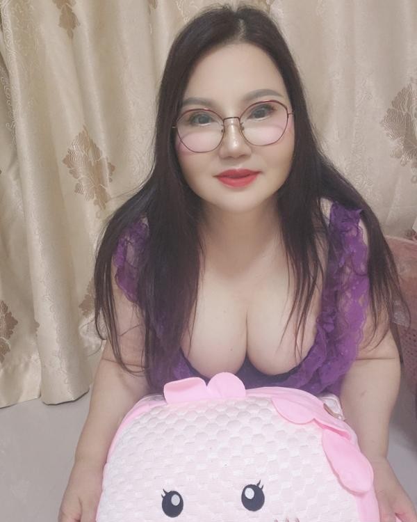 白云大胸少妇