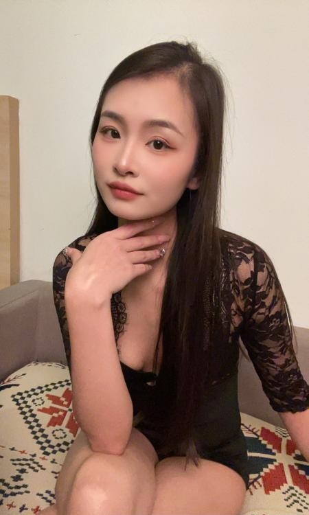 白云肤白乖巧大长腿