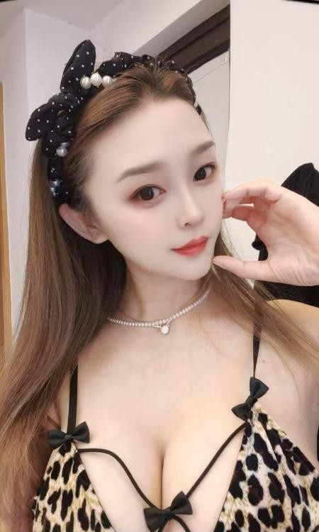 E奶翘臀丹妮