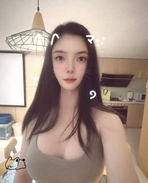 大胸长腿御姐