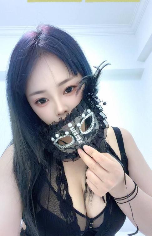 三刷肤白大奶吉吉