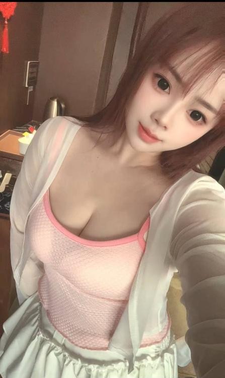 三刷肤白大奶吉吉