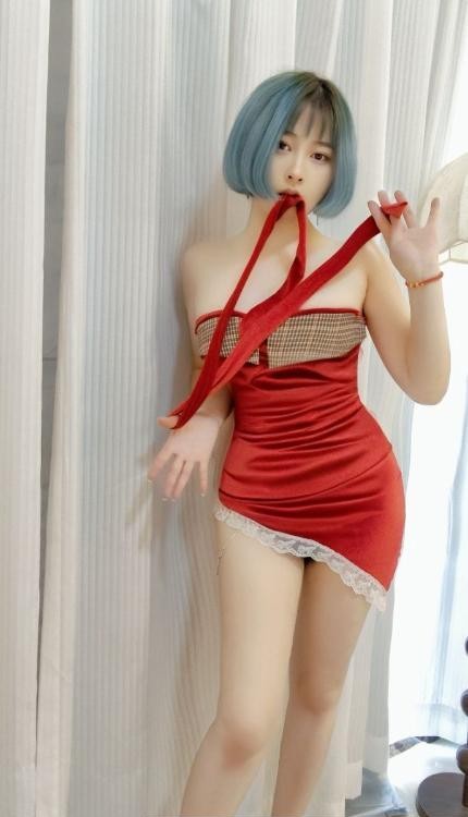风骚大奶肥臀妹子